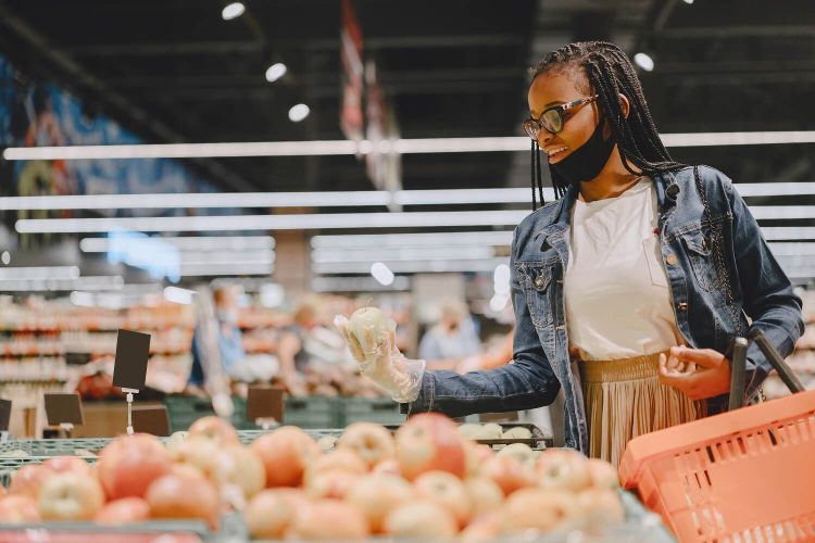 black-girl-mask-buy-food